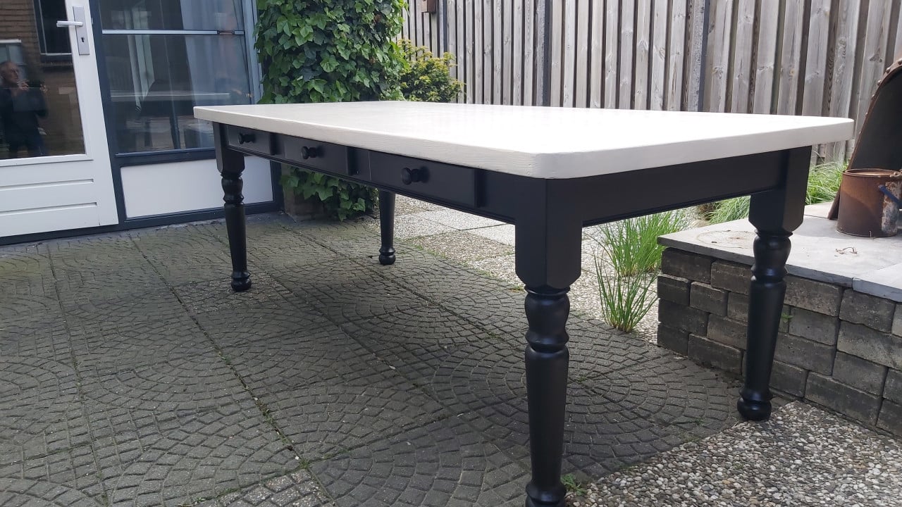 Grenen eettafel