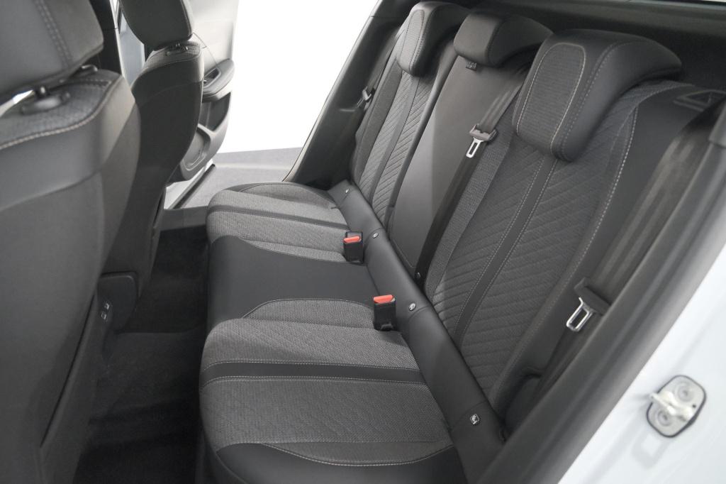 Peugeot 2008 puretech 100 allure | apple carplay | parkeersensoren | climat