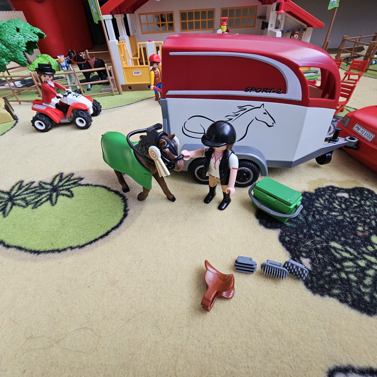 Playmobil manege springwedstrijd paardentrailer met auto