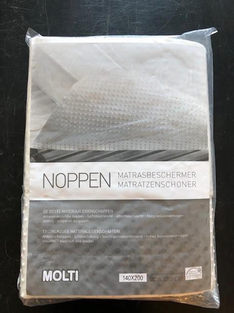 Senioren comfort bed 100 x 200 cm met instelbare lighoogte.