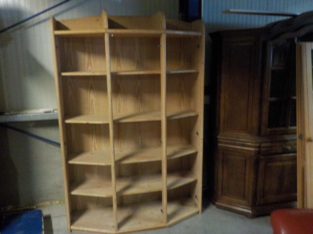 Mooie kwaliteit massief grenen wandmeubel in zeer goede staat