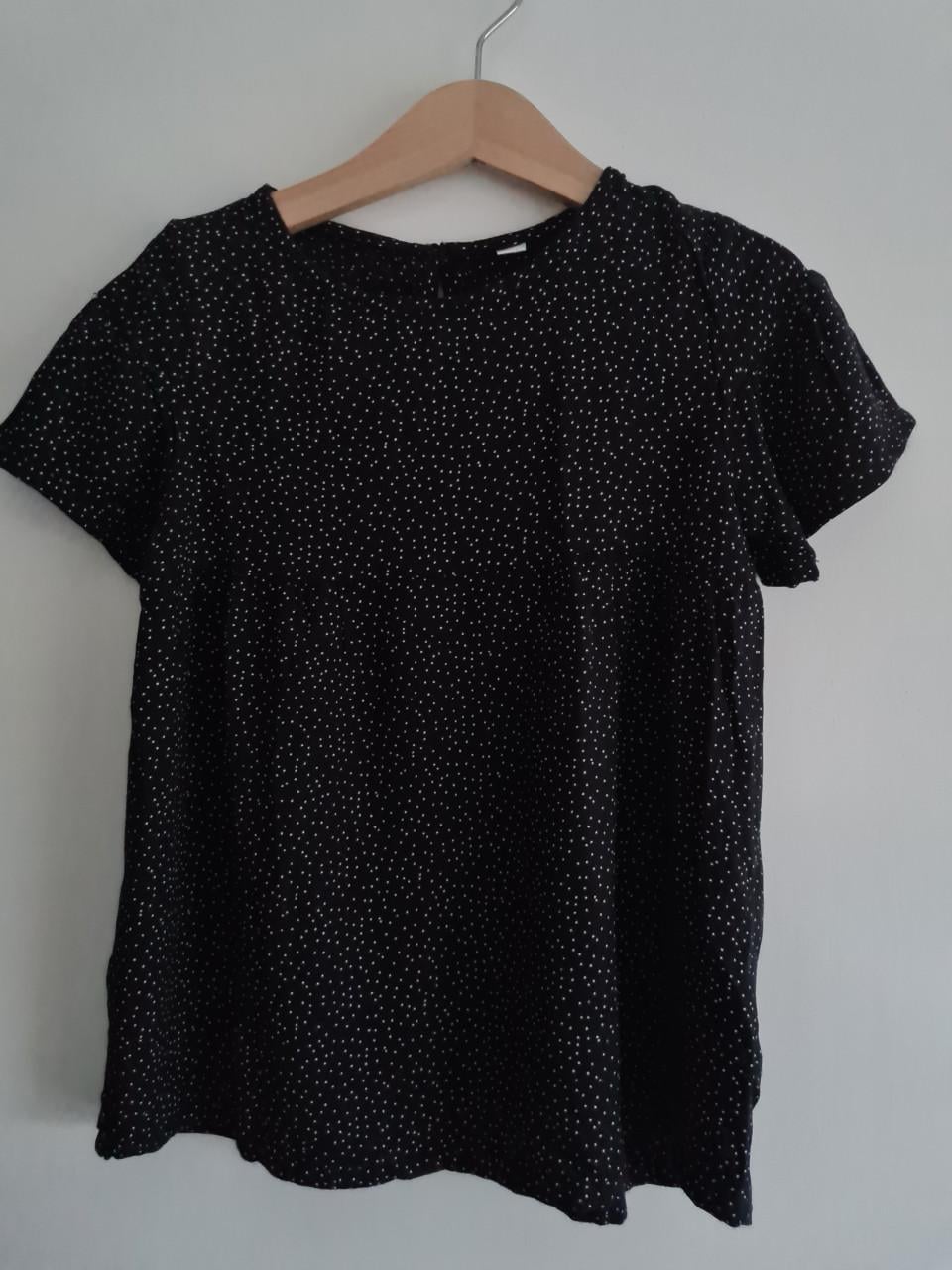 Zwart wijd vallend blousje met witte stipjes Maat 122-128