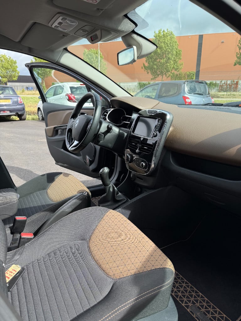 Renault Clio 0.9 - sportief - full option!