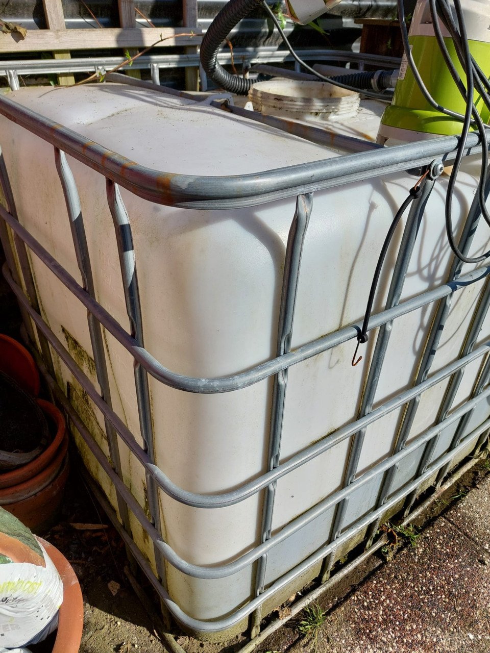IBC watertank incl.pomp 10 mtr.tuinslang &mtr.draad