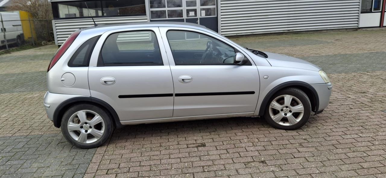 Opel corsa bj 2004  1250 euro