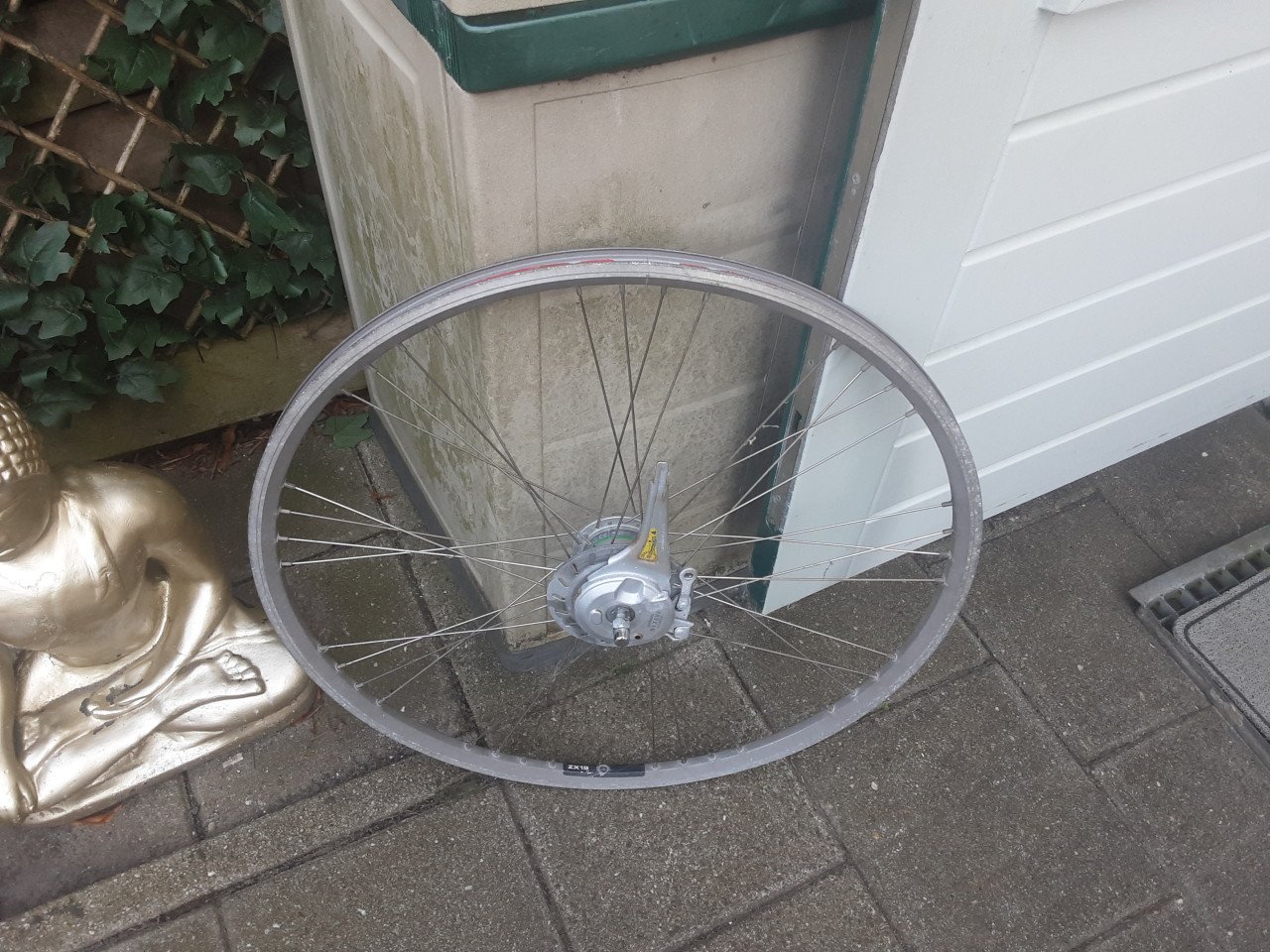 28 inch shimano voorwiel, naafdynamo, rollerbrake rem