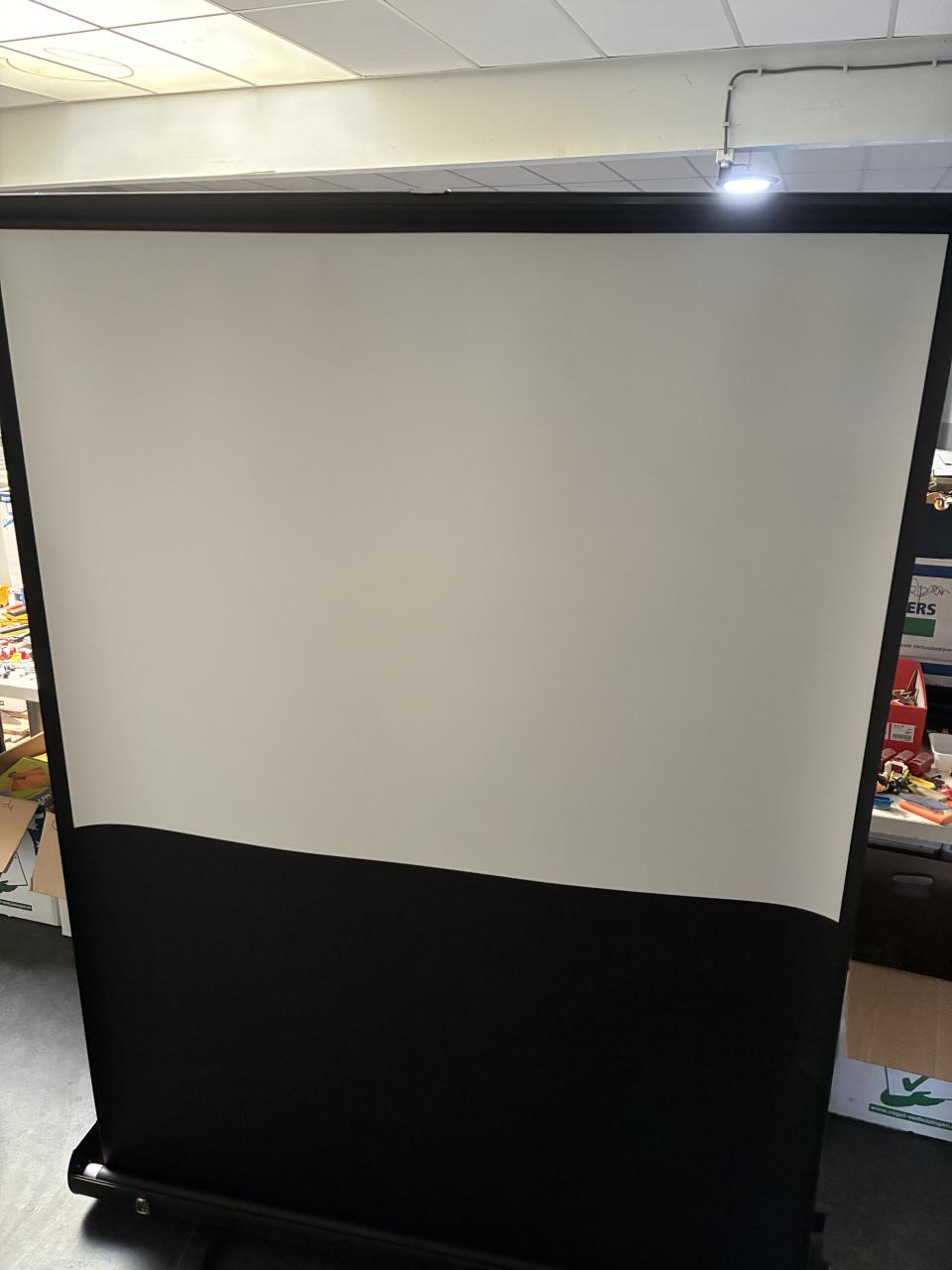 IVisions BusinessLite Series projectiescherm met gerepareerd voetje