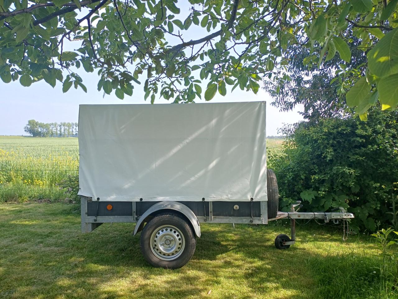 Aanhangwagen met huif