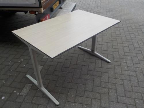 Ahrend bureautafel in goede staat 80 x 140 cm
