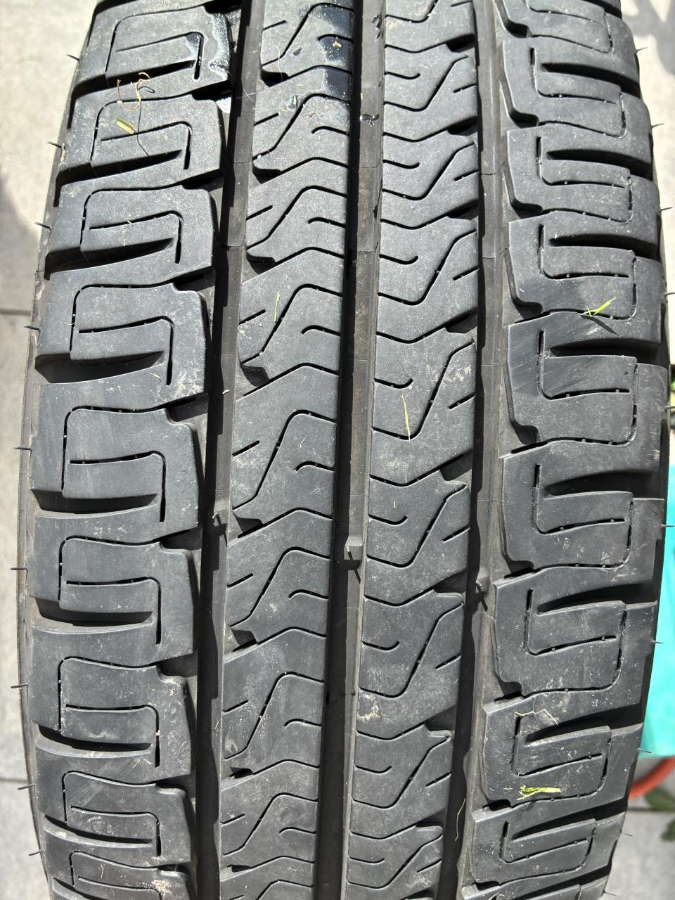 Michelin Agilis camping 225/75-16 set