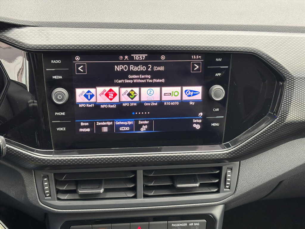 Volkswagen T-cross 1.0 tsi 95pk life apple carplay| adapt cruise| rijklaar 