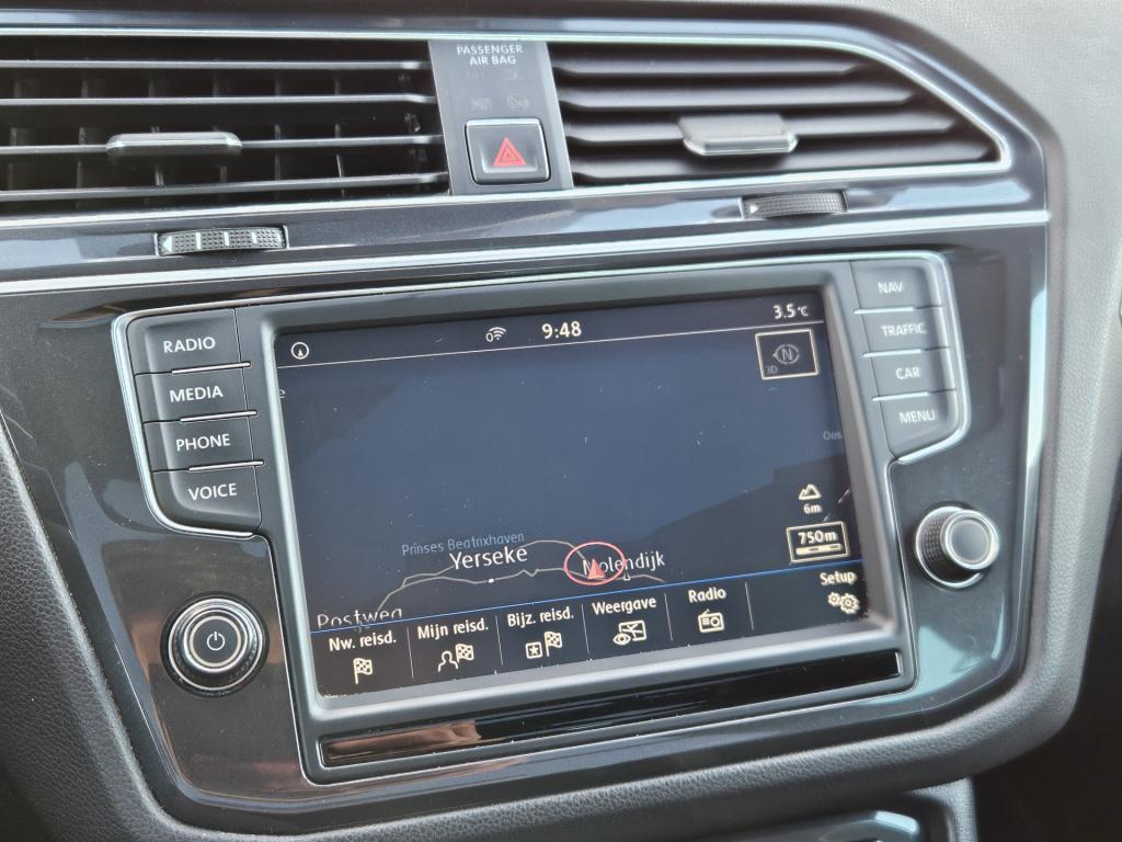 Volkswagen Tiguan 1.4 tsi act connected series | pano | acc