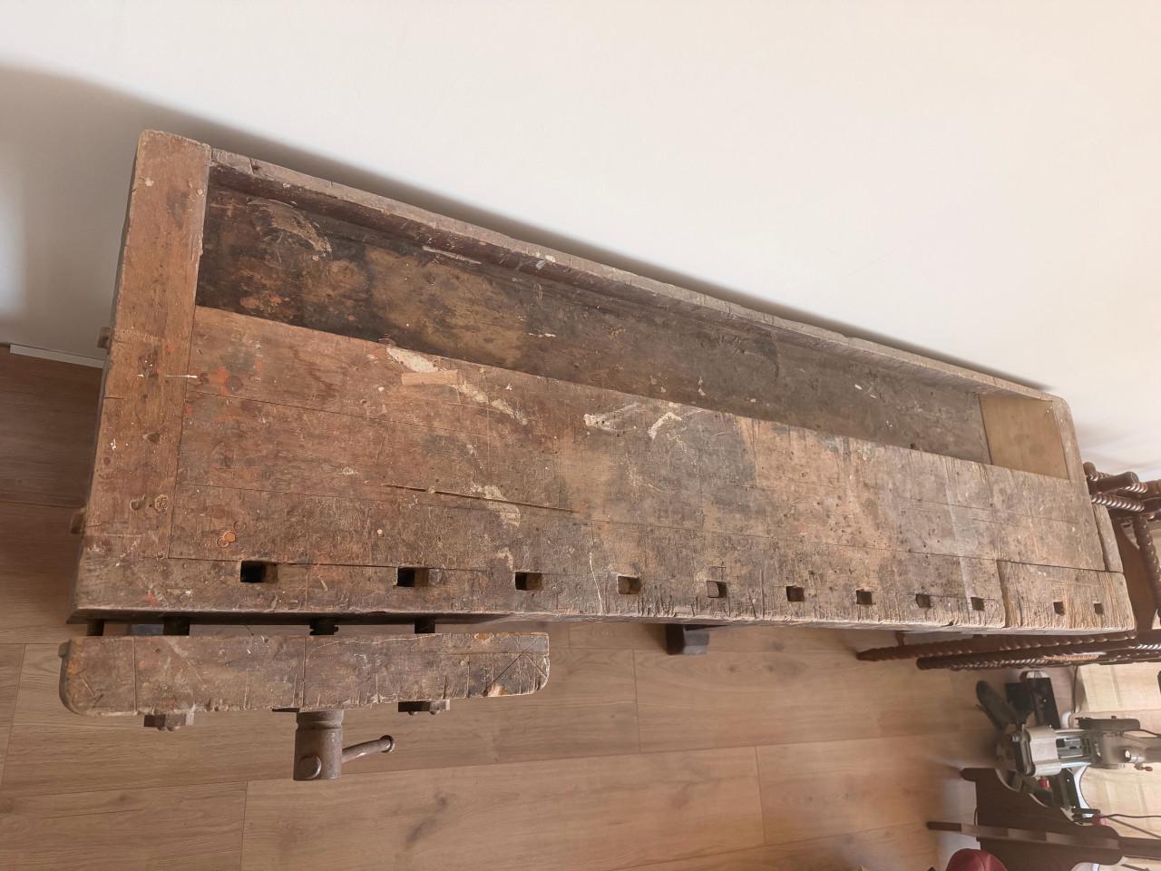 Oude houten school werkbank