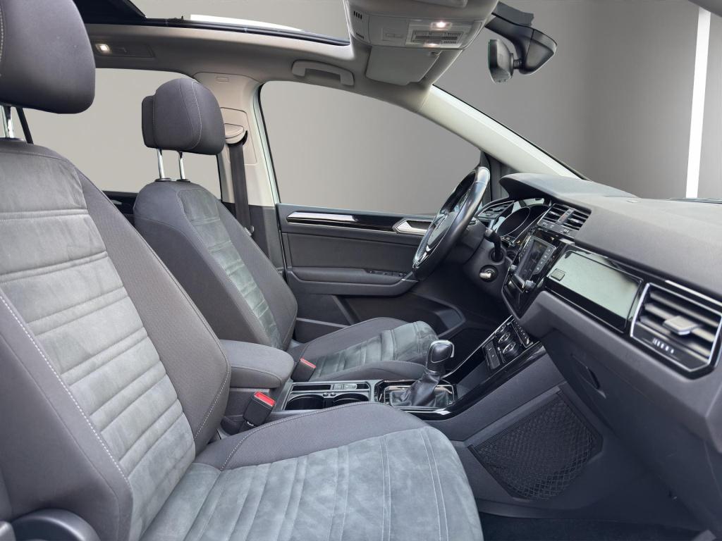 Volkswagen Touran 1.4 tsi highline 7p | panoramadak | camera | wegklaptrekh