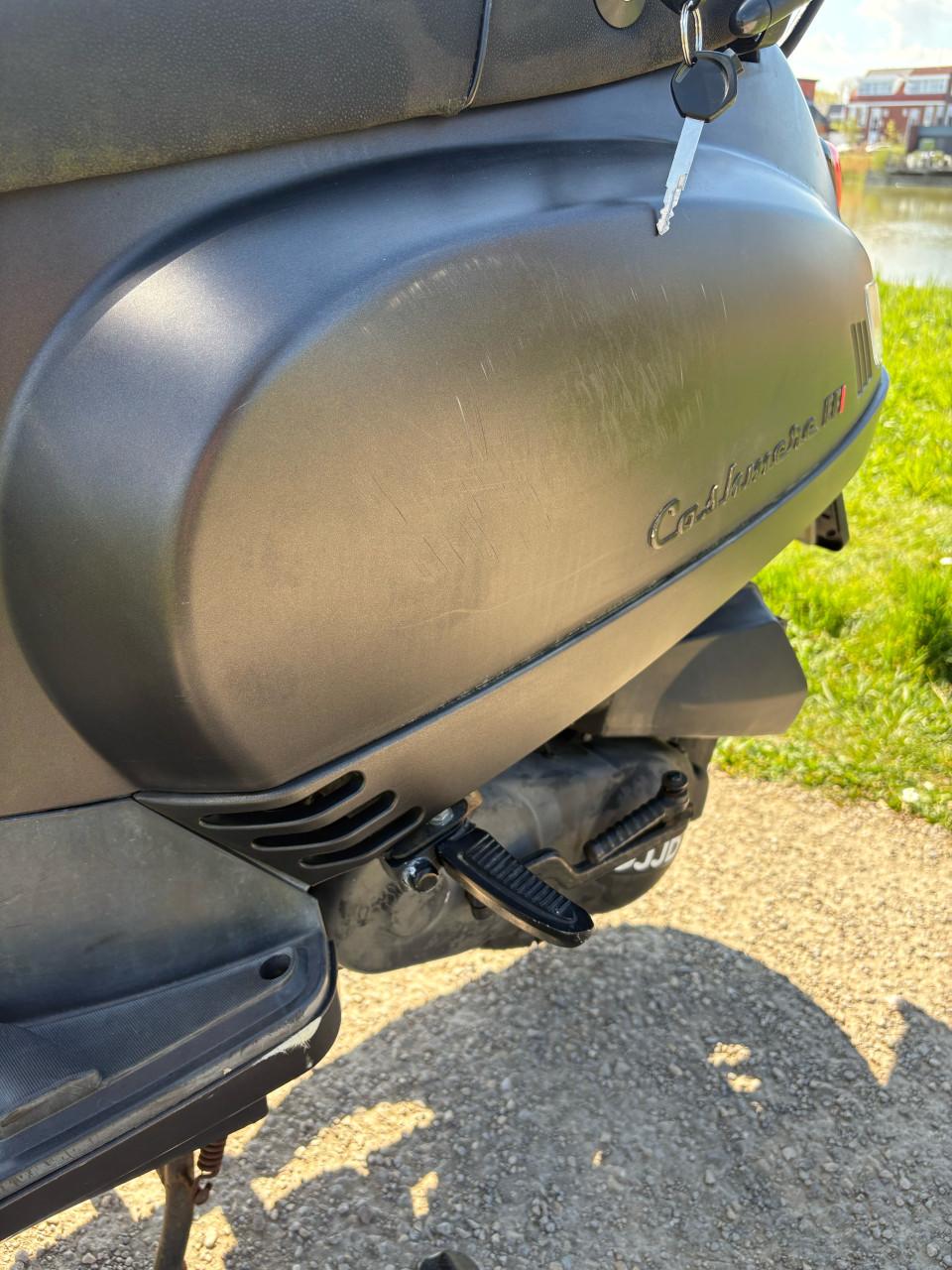 Nette scooter op geel kenteken