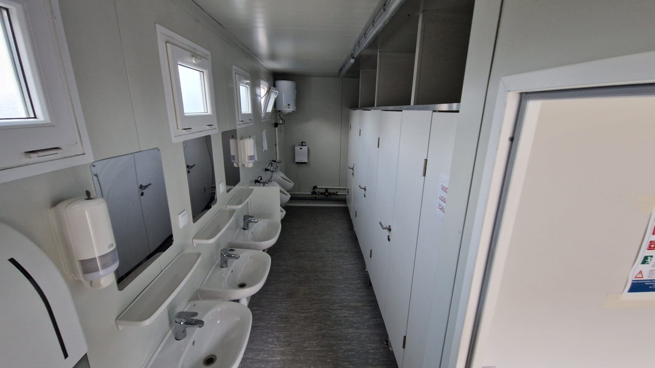 Verkleedruimte / sanitairunit / toiletunit / kantoorunit