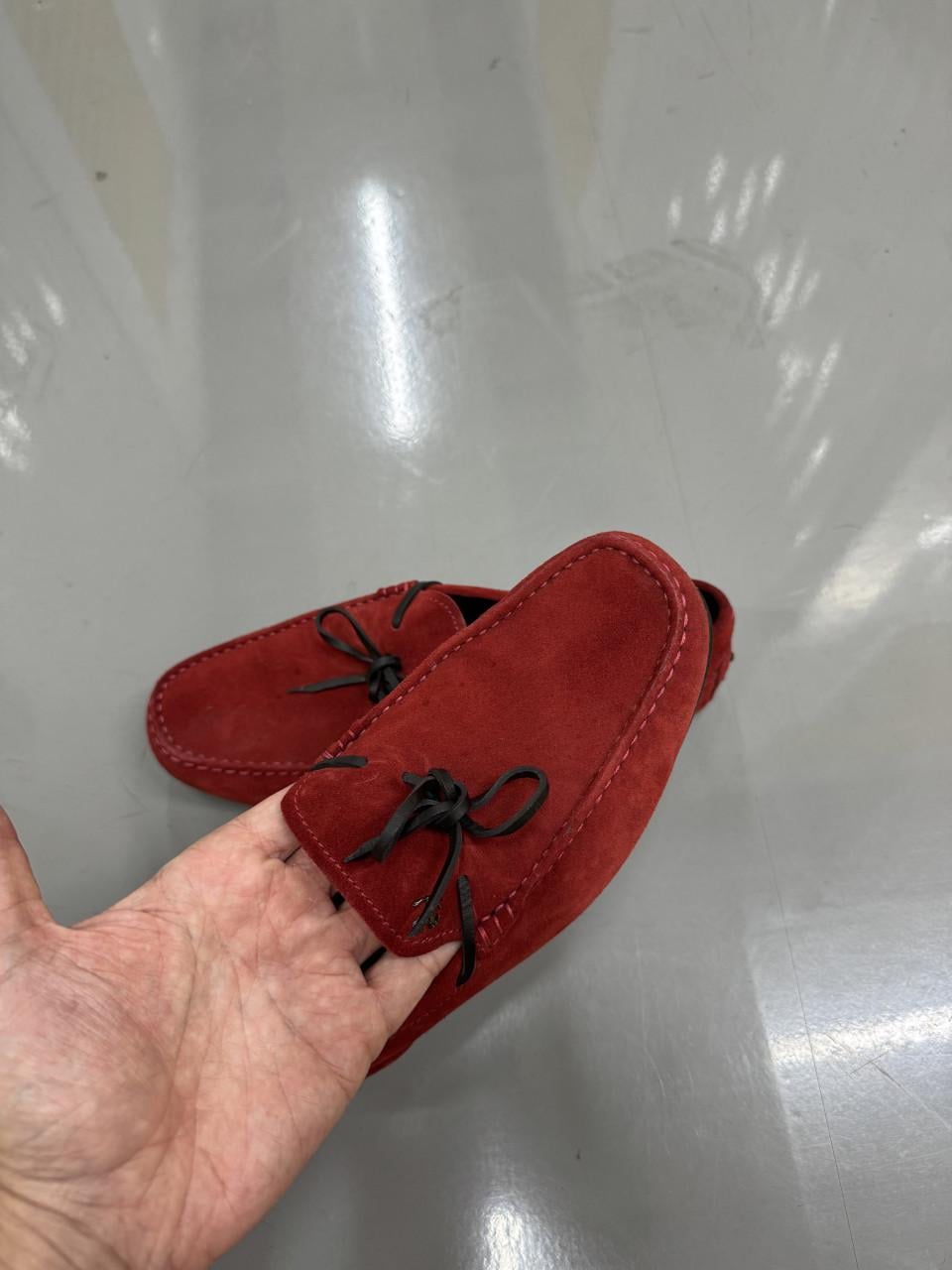 Sportieve zomerschoenen. Unieke loafers €80  Rood