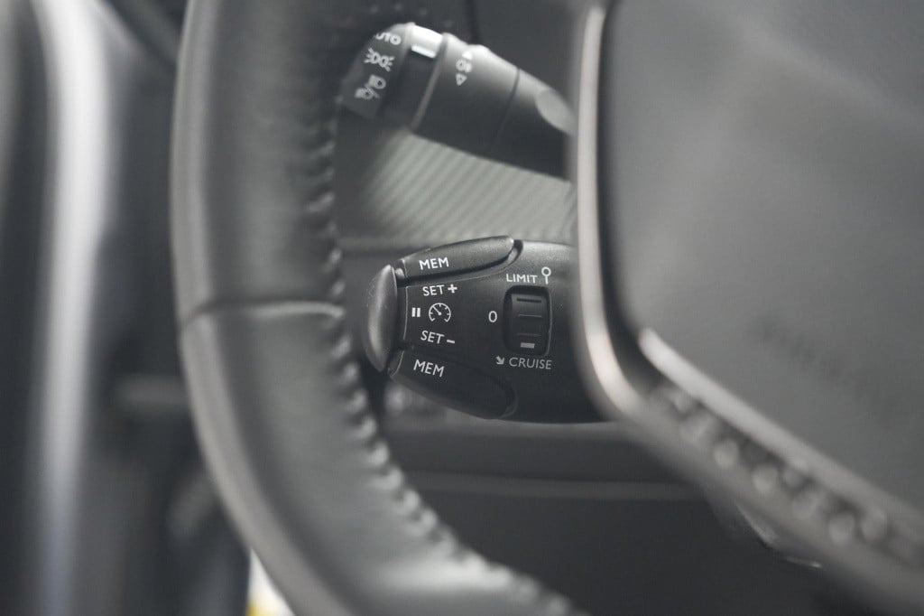 Peugeot E-2008 ev active 50 kwh | camera | navigatie | climate control | ap