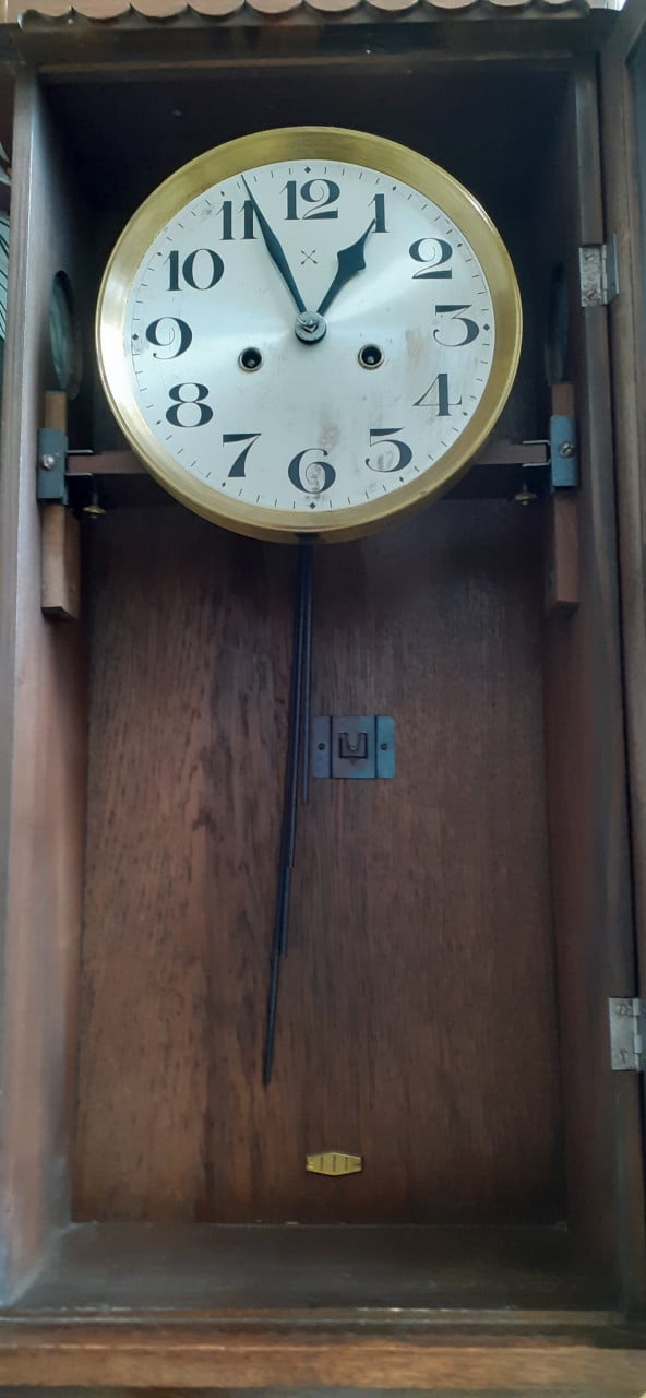 Antieke regulateur uit 1930 junghanz pfeilkreuz goed lopend merk junghanz