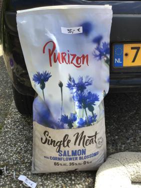 Grote zak hondenvoer