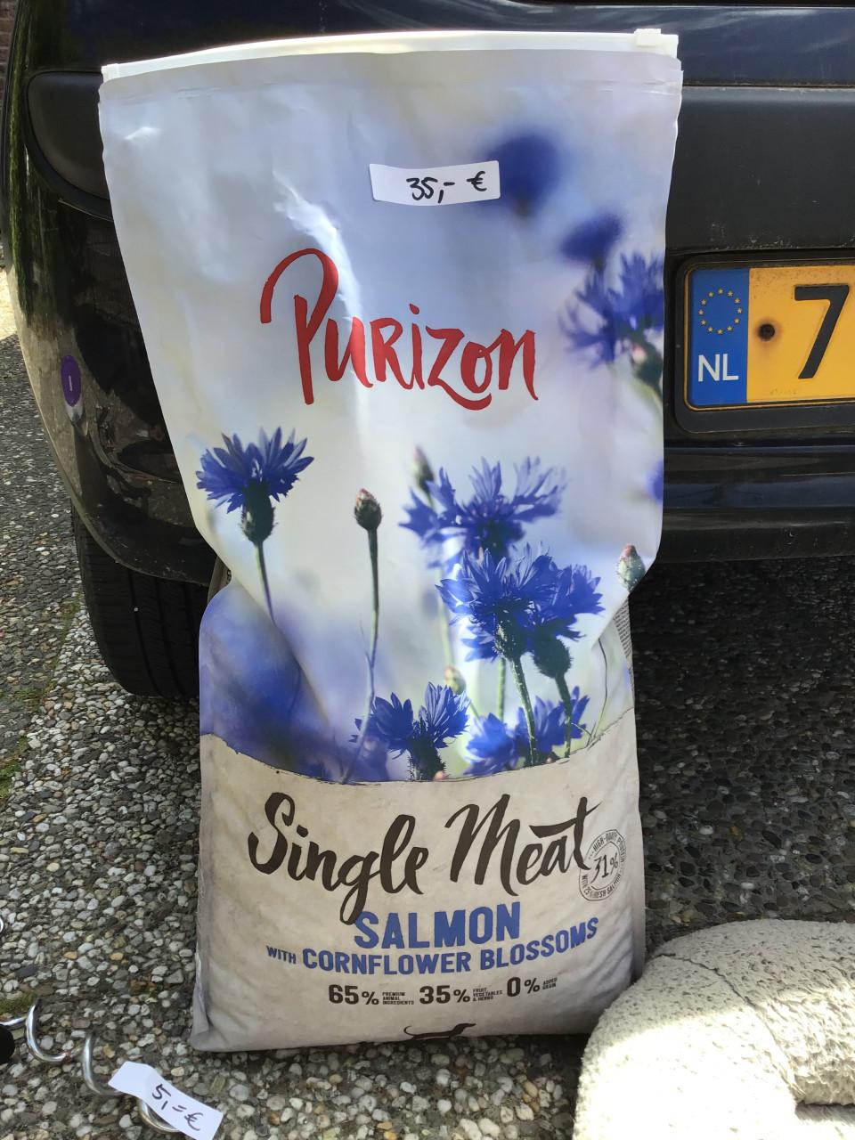 Grote zak hondenvoer