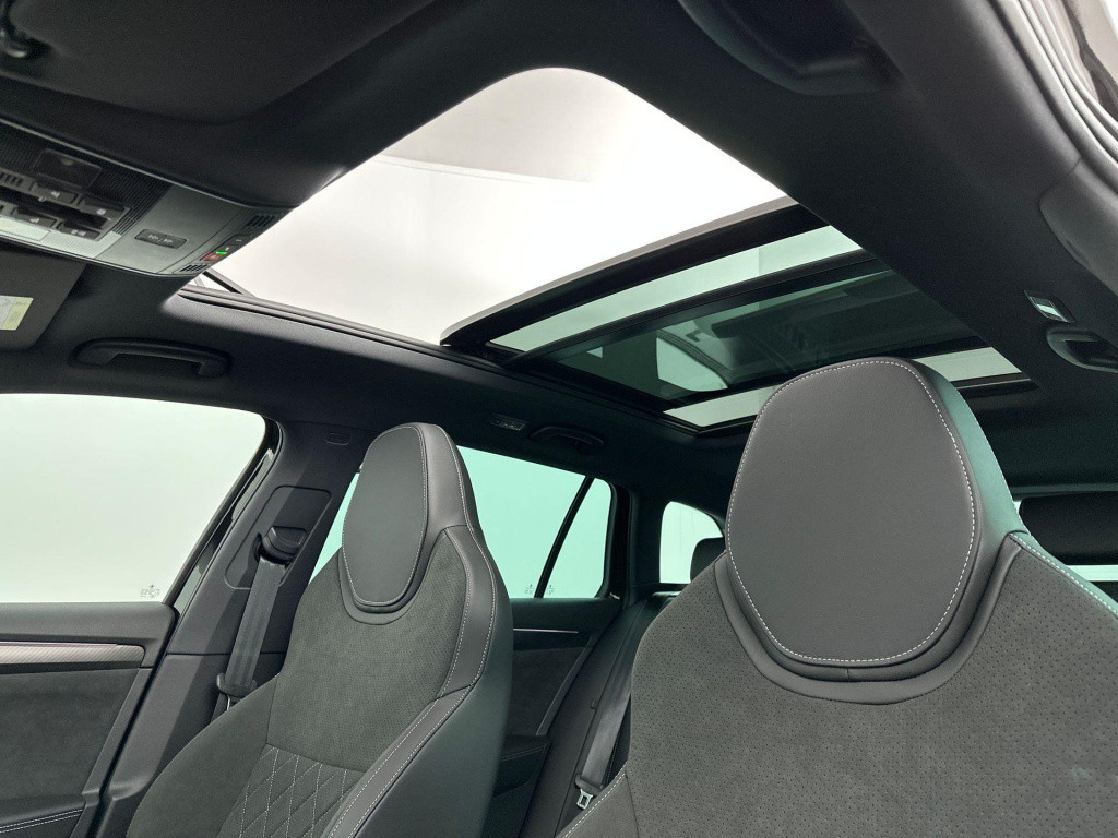 Skoda Superb sportline business 1.5 110 kw / 150 pk tsi combi 7 panoramadak