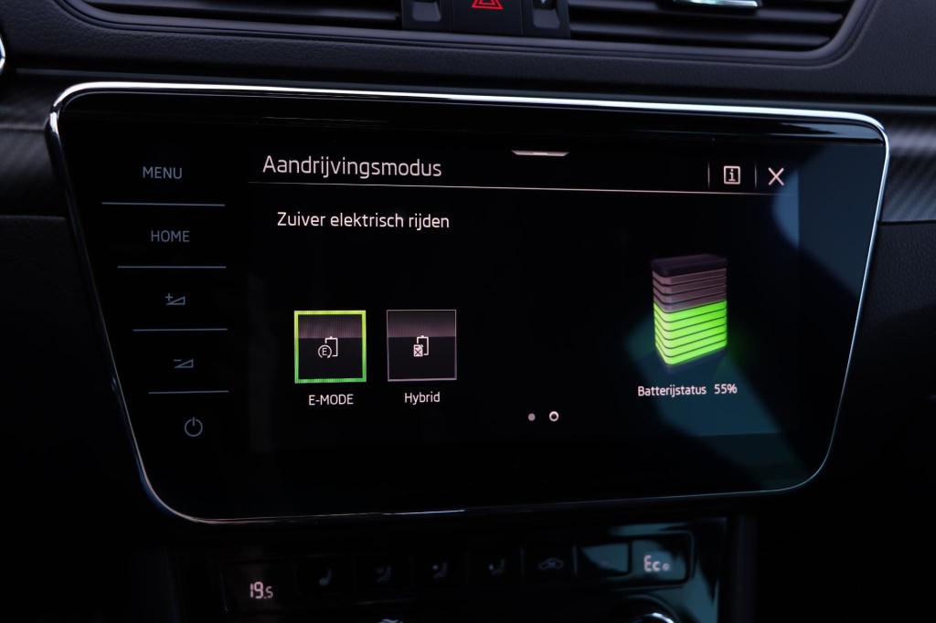 Skoda Superb combi 1.4 tsi iv sportline business 218pk dsg6 | soh 94,3% |