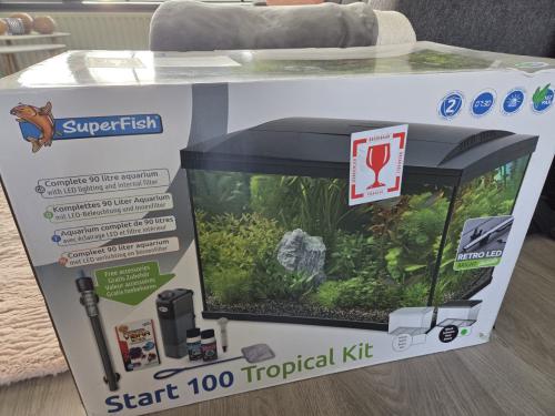 Z.g.a.n. Superfish Start 100 Tropical Kit aquarium + extra's