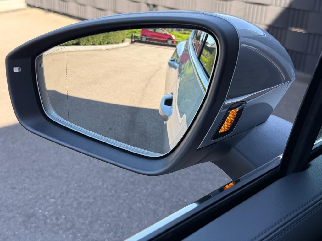 Volkswagen Tiguan 1.5 ehybrid elegance | panoramadak | iq light | dode hoek