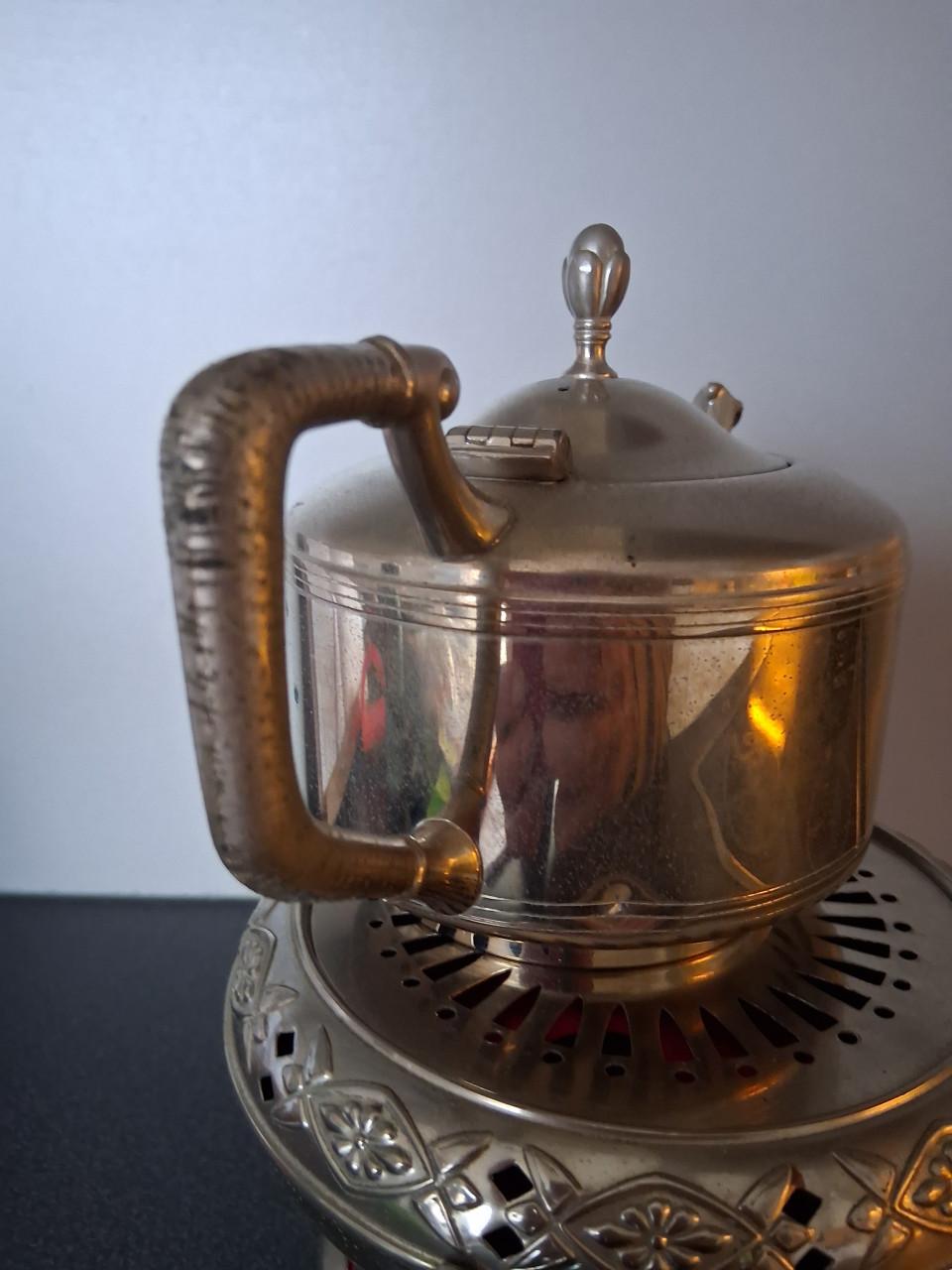 Tinnen theepot en warmhouder