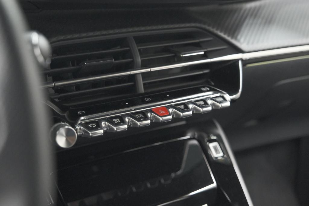 Peugeot 2008 puretech 130 eat8 gt | 360 camera | dodehoekdetectie | apple c