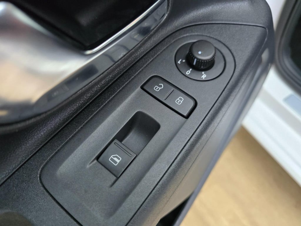 Volkswagen UP! 1.0 high up! bluemotion met cruisecontrol | unieke uitvoerin