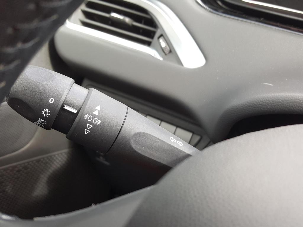 Peugeot 208 1.2 vti 82pk 5d style navigatie | airco | cruise control | blue