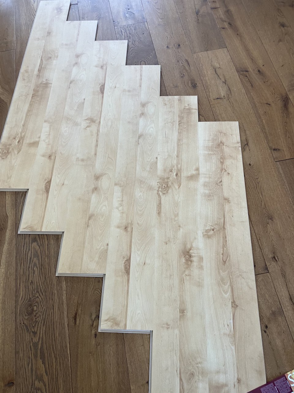 Laminaat - Kliklaminaat – licht houten kleur (ca. 11m2)