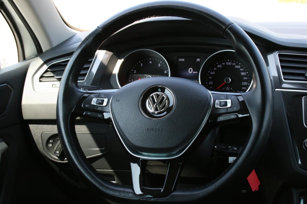 Volkswagen Tiguan 1.4 tsi r-line / connected series