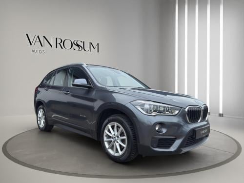BMW X1 sdrive18i executive | verwarmde sportstoelen | camera | led | trekha