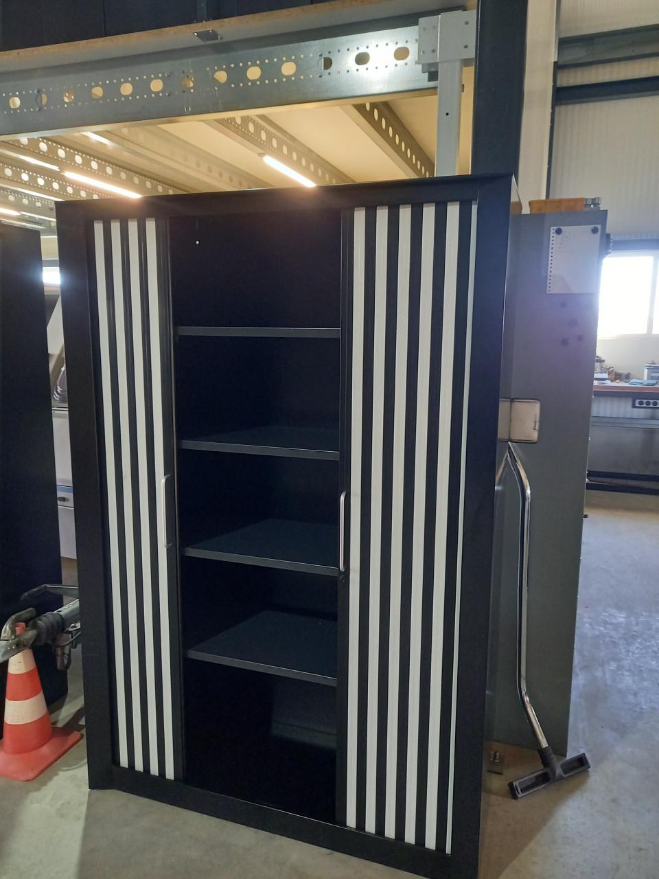 Hoge roldeurkast archiefkast