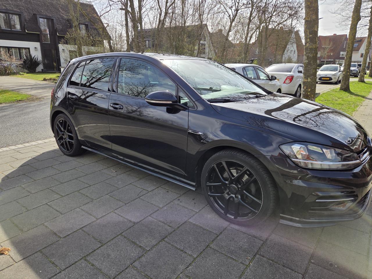 Volkswagen Golf VII- 1.6 TDI Highline Business R Automaat.