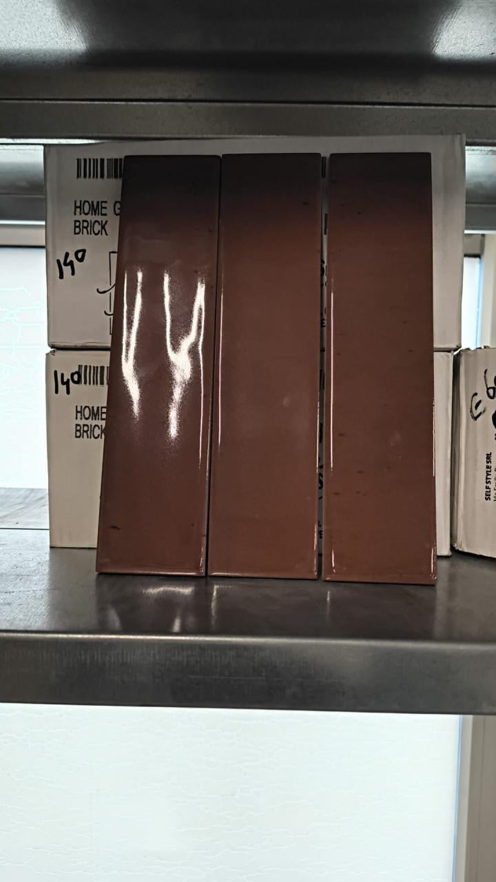 3035-140 partij 2, ca 2,25 m² Bordeaux wandtegels 6x25 cm