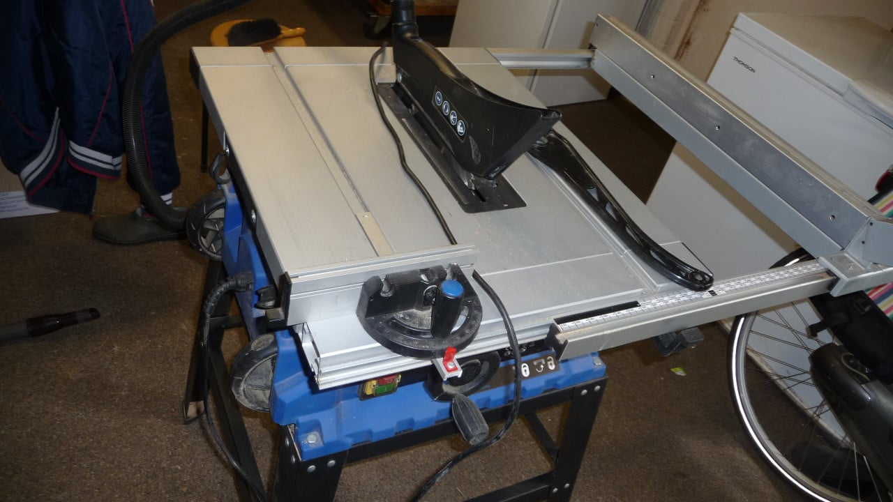 TE KOOP ZAAGMACHINE  HBM