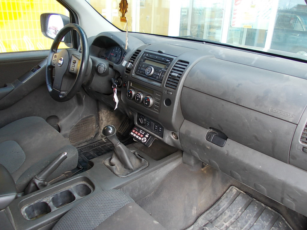 Nissan Navara 2.5 dci 4wd bj. 2010 motor defect!! export