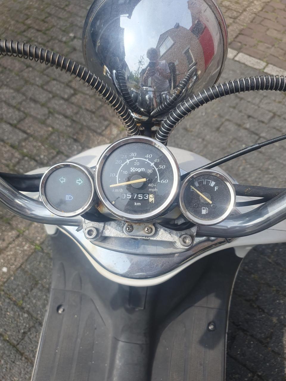 AGM scooter