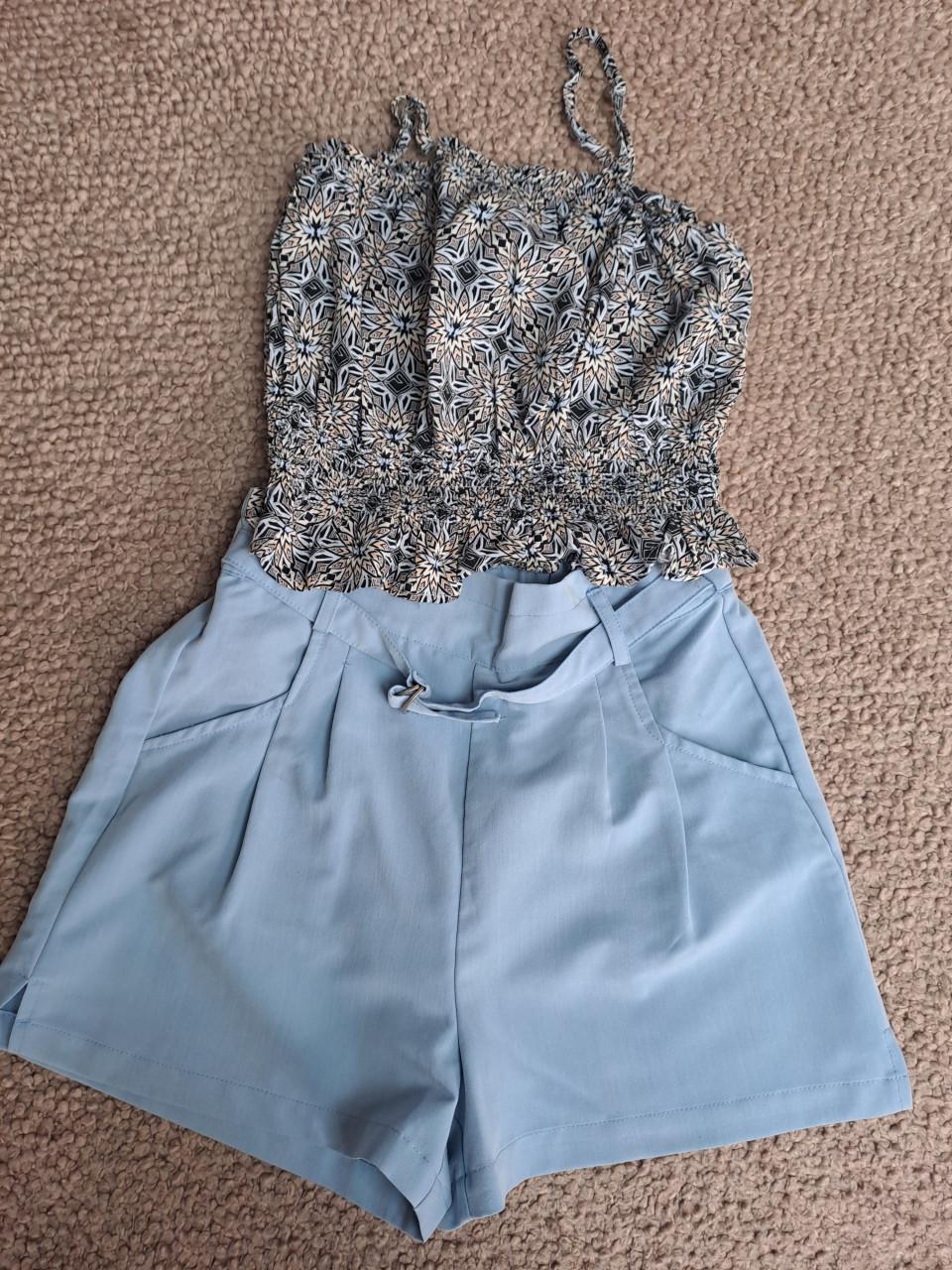 Blauw broekje met bijhorende top