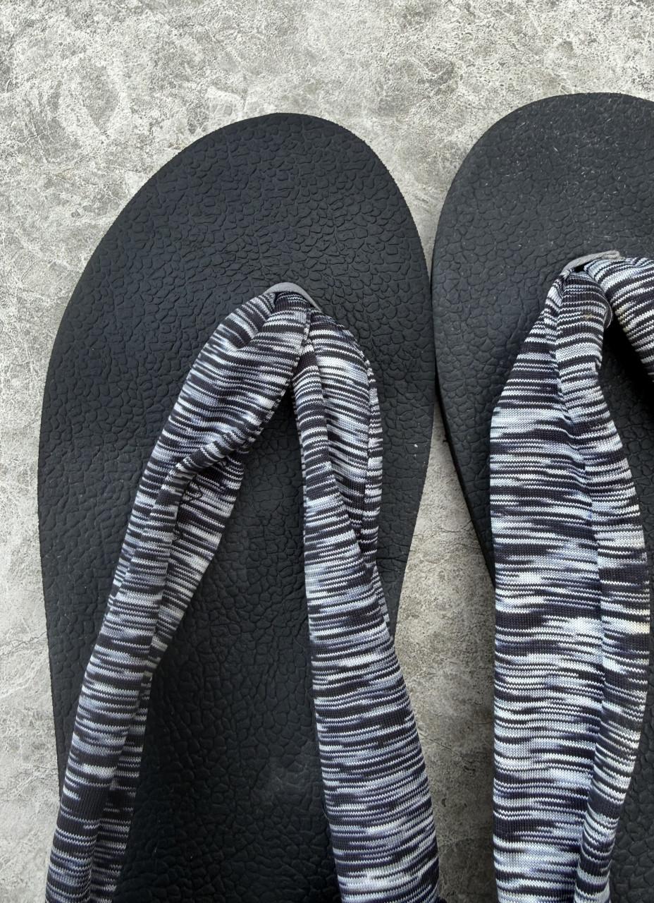 2 paar NIEUWE slippers. Sandaaltjes. Mt 42. Zwarte Passen ook voor 51.