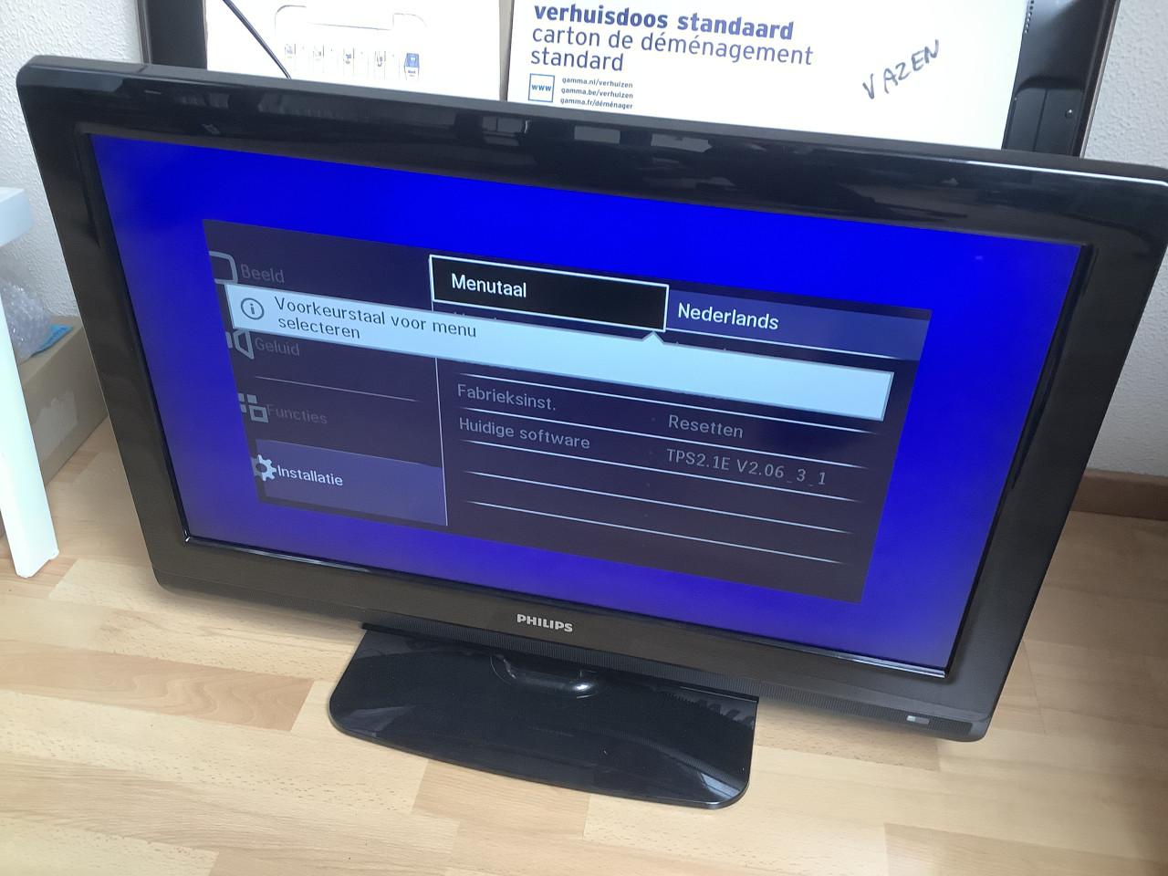 Lcd tv Philips van 32 inch, type 32PFL3404 met afstandsbediening.
