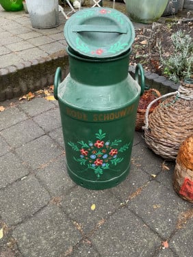 Melkbus beschilderd