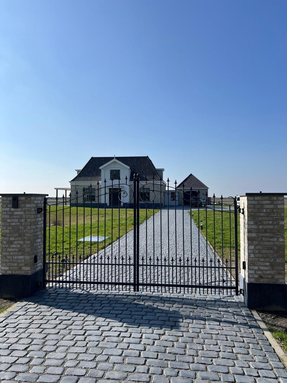 Te Koop: Alle maten en modellen zijn mogelijk.