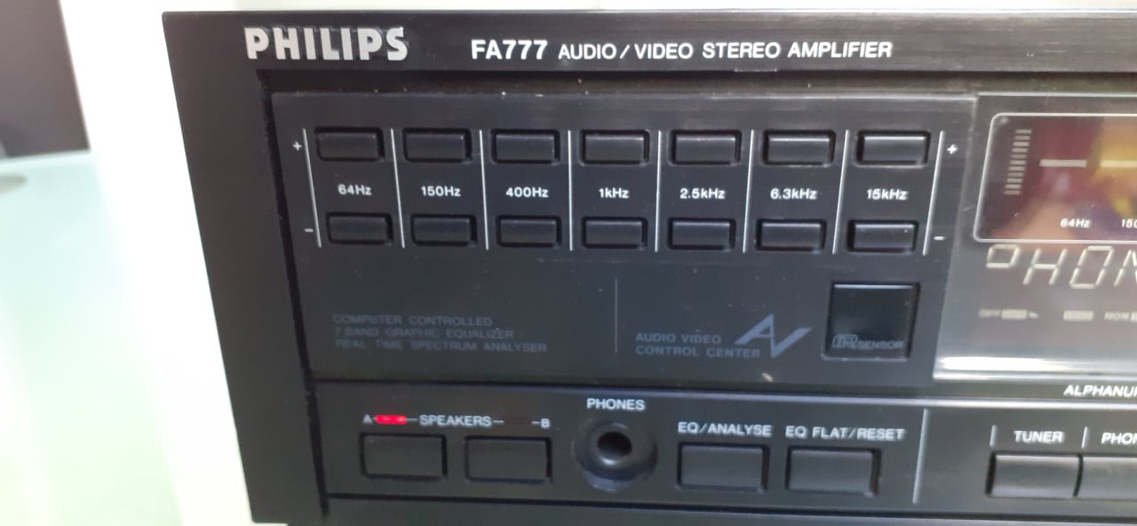 Versterker philipsFA777 2x 50 watt met eqalizer