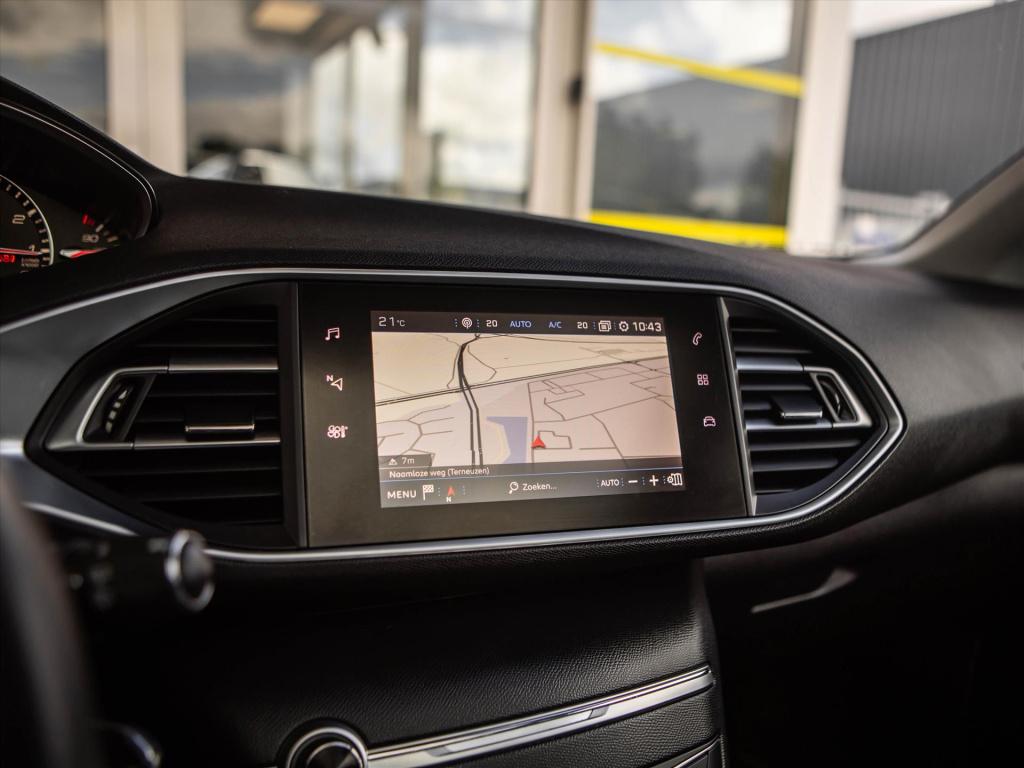Peugeot 308 1.2 puretech 110pk blue lease premium | panoramadak | camera | 