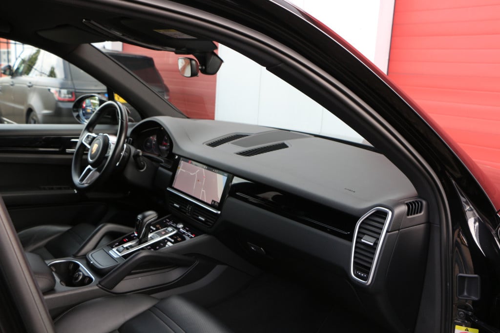 Porsche Cayenne 3.0 340pk trekhaak | all black | 22 inch